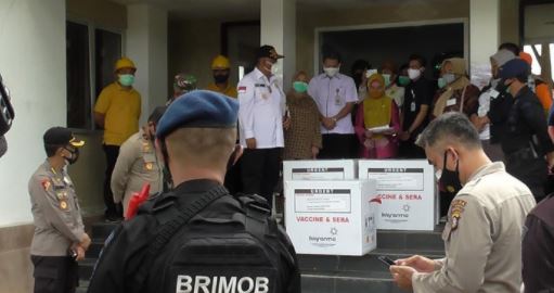 polda gorontalo bersama tni kawal ketat 9 760 vaksin covid 19 18093