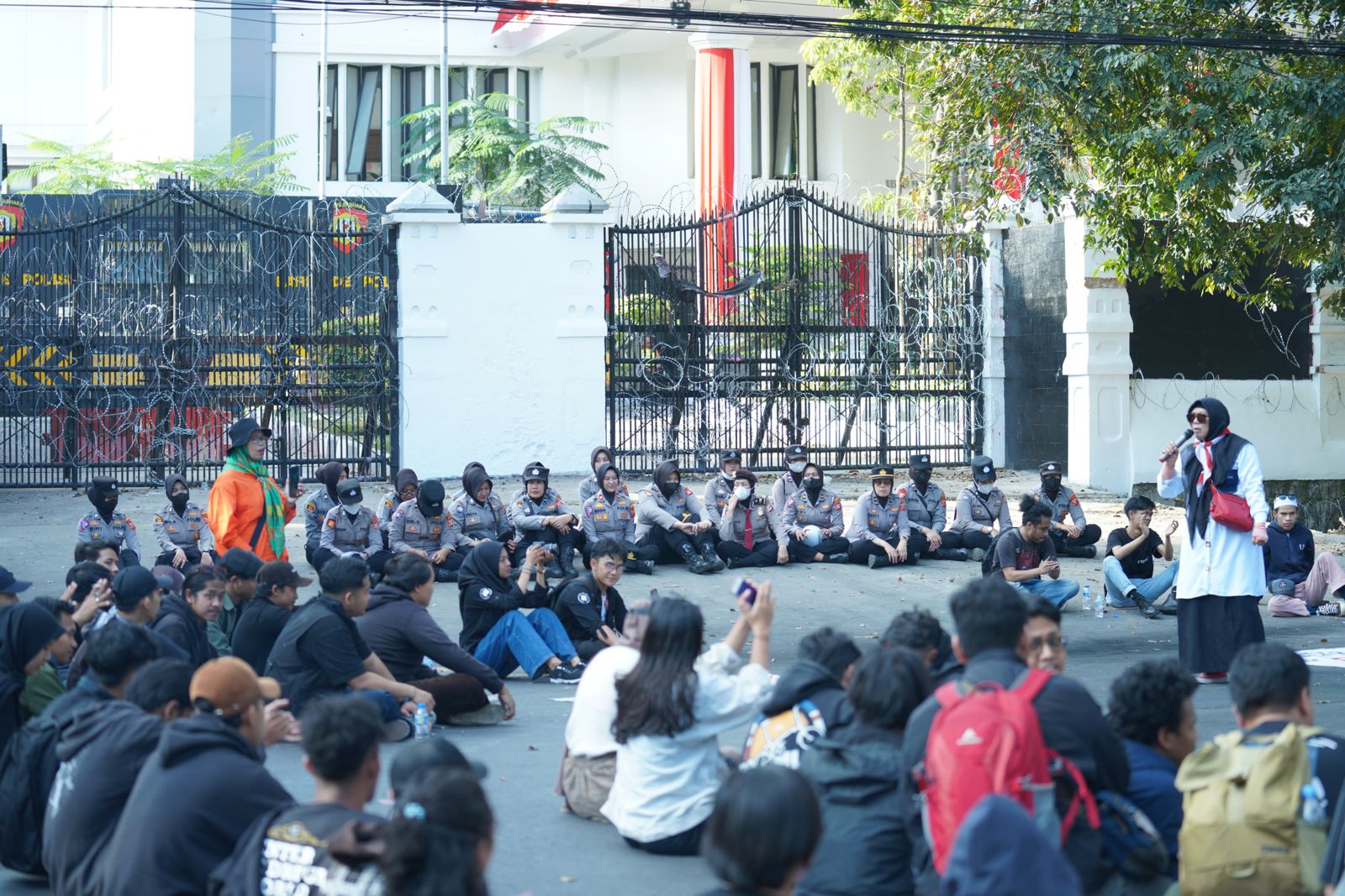 polda jabar apresiasi aksi damai di depan gedung dprd 78088