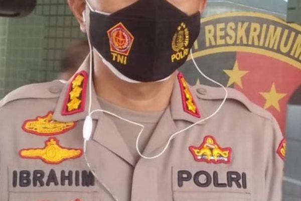 polda jabar bantu anak 14 tahun yang cari nafkah obati penyakit jantung ibunya 23376