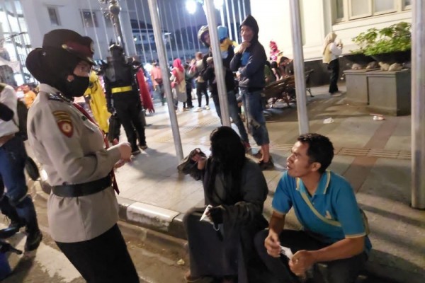 polda jabar bantu pemkot patroli penggunaan masker 23351