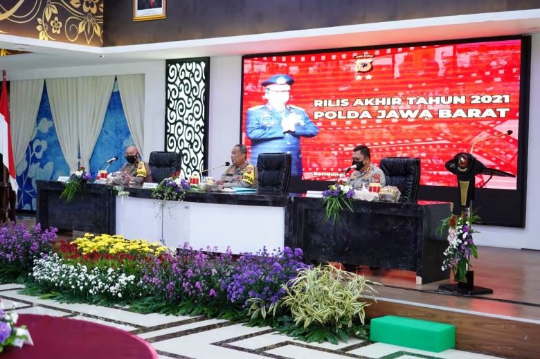 polda jabar rilis giat akhir tahun 2021 di gedung ditlantas polda jabar 17787