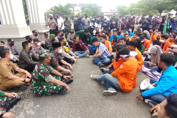 polda jambi apresiasi penyampaian aspirasi mahasiswa berjalan aman dan tertib 45873