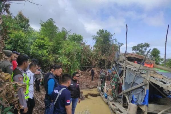 polda jambi berhasil tangkap empat pelaku peti dan amankan 3 kg emas 56350