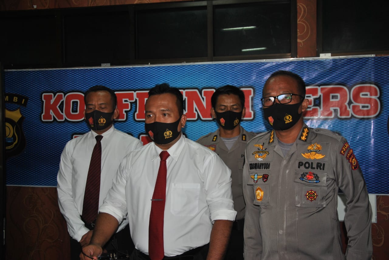 polda jambi gelar konferensi pers terkait pengungkapan kasus korupsi proyek siro rsud h hanafie muara bungo 34988