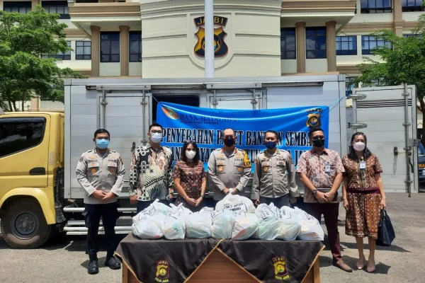 polda jambi salurkan 2 000 paket sembako kepada masyarakat 45763