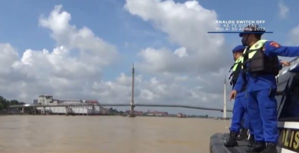 polda jambi siagakan kapal dan puluhan personel akibat curah hujan tinggi 17593