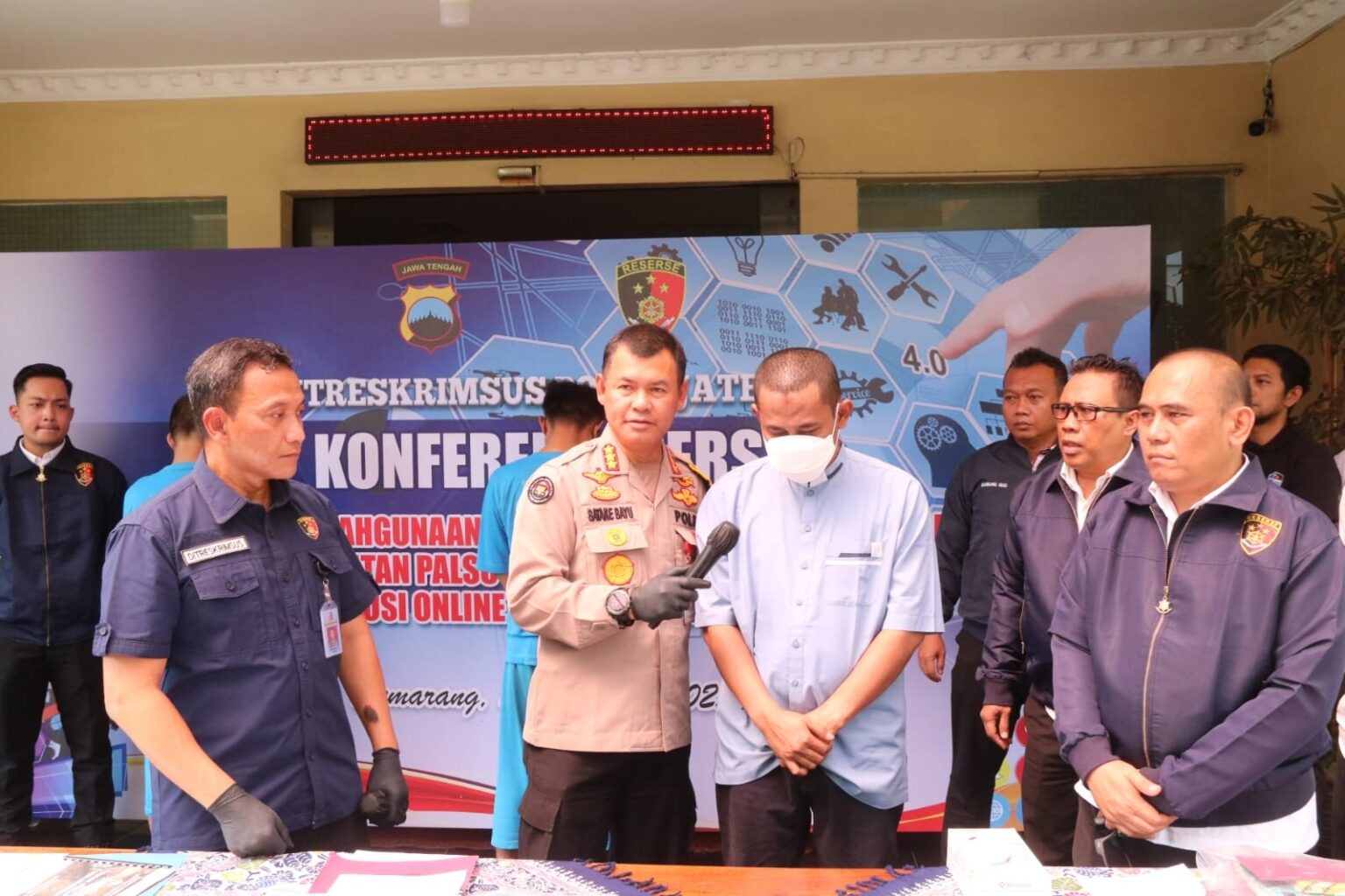 polda jateng amankan pelaku penimbunan solar subsidi di brebes 65566