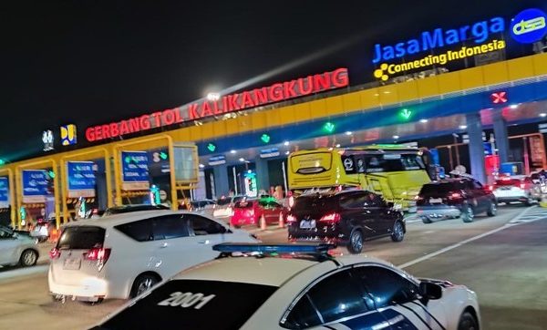 polda jateng belakukan one way lokal 72355