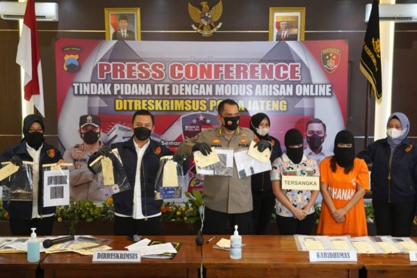 polda jateng berhasil tangkap 2 bandar arisan online ilegal yang resahkan warga 17620