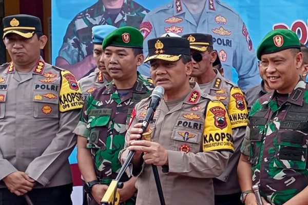 polda jateng kerahkan personel dan anggota brimob untuk pengamanan rumah korban banjir 71491