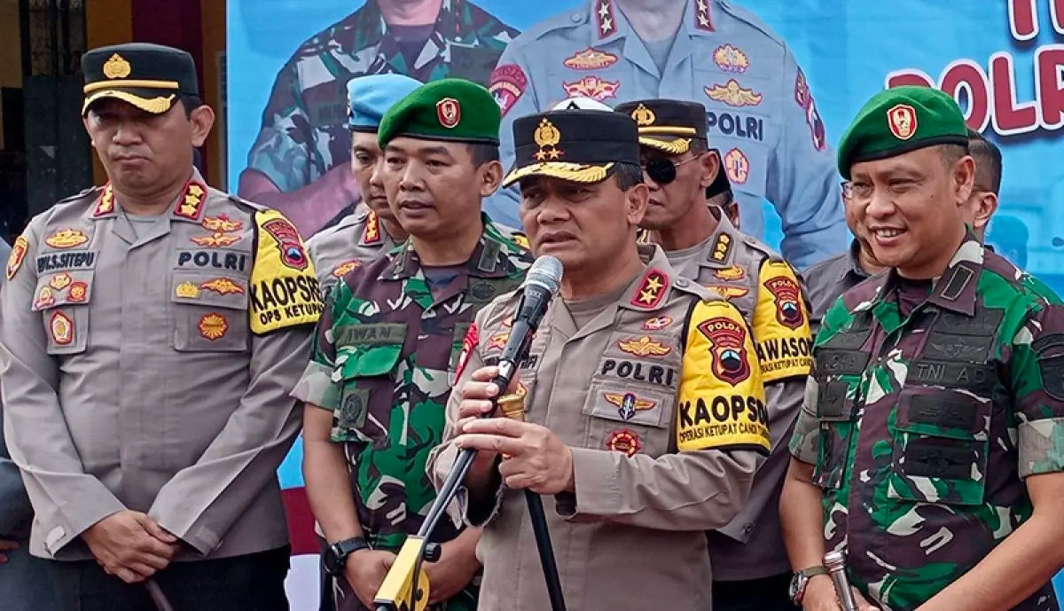 polda jateng kerahkan personel dan anggota brimob untuk pengamanan rumah korban banjir 71491
