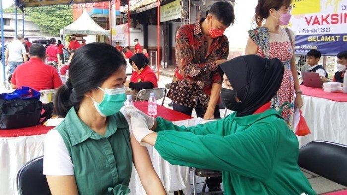 polda jateng menggelar vaksinasi ketiga saat perayaan imlek 23130