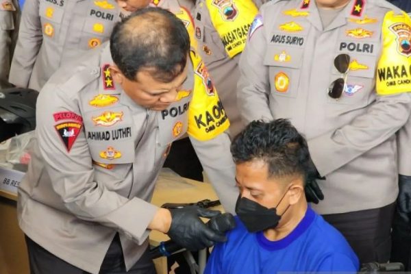 polda jateng tangkap komplotan perampok toko emas dengan senpi 73041