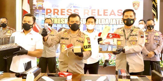 polda jateng tangkap sindikat pencuri pulsa 15952