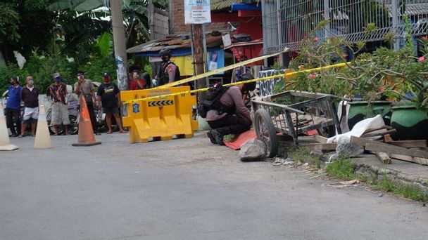 polda jatim amankan temuan granat dan peluru di surabaya 18105