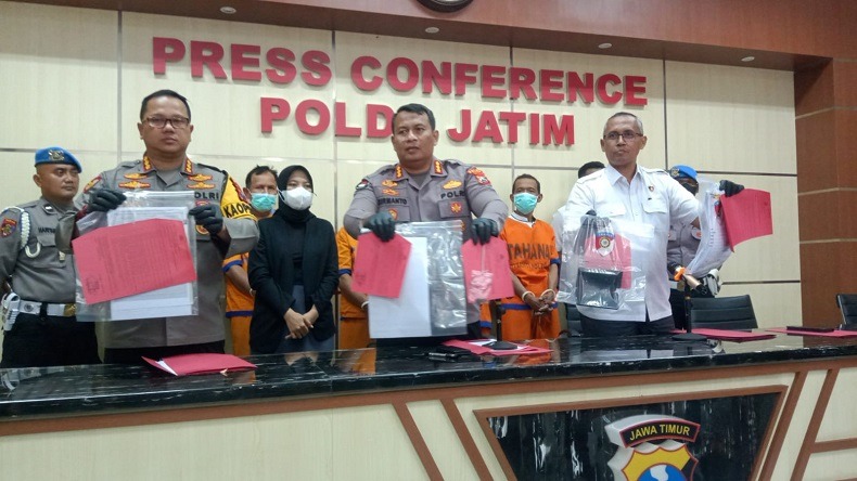 polda jatim bekuk empat terduga penyebar hoaks kepemilikan tanah di banyuwangi 54333