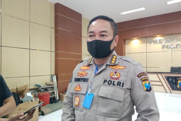 polda jatim berhasil ungkap sindikat pemalsu stnk dan 3 pelaku diamankan 15673