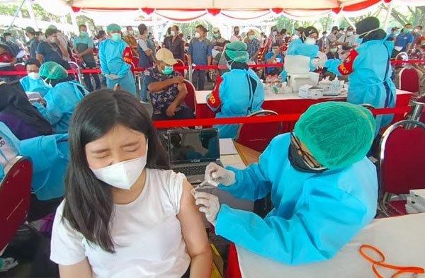 polda jatim bersama pt jasa raharja gelar program vaksinasi di surabaya 26541