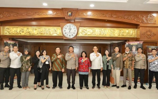 polda jatim menerima kunker tim kompolnas 48831