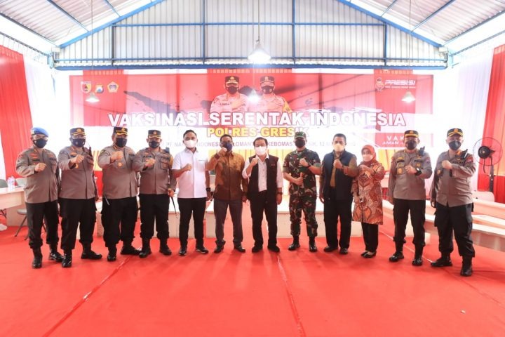 polda jatim mengadakan kegiatan pelaksanaan vaksinasi dalam pencegahaan penyebaran covid 19 37489