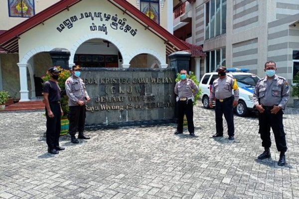 polda jatim perketat pengamanan gereja dan markas kepolisian 36883