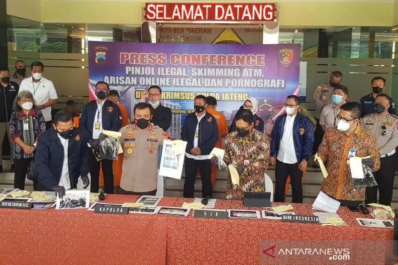 polda jawa tengah menangkap dua pelaku skimming atm 24686