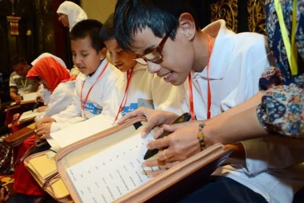 polda kalsel bantu penyediaan alquran braille untuk tunanetra 11943