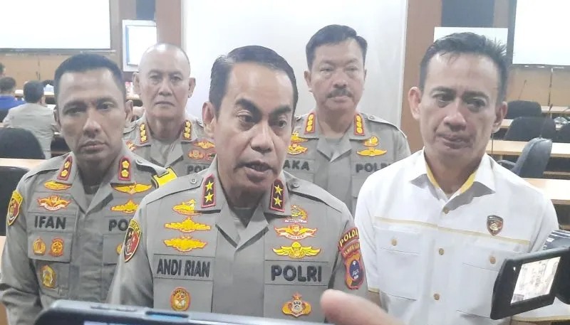 polda kalsel ringkus humas pt jaya guna abadi terkait pembunuhan warga tambang 56336