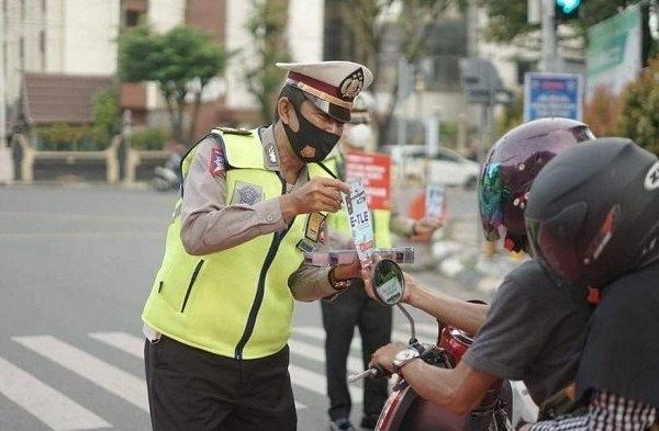 polda kalsel sosialisasikan tentang sistem tilang elektronik pada penguna kendaraan bermotor 19847