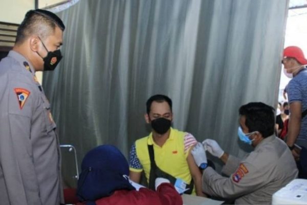 polda kalsel sudah vaksinasi 12 686 warga 26907