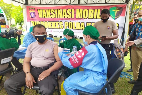 polda kalteng berikan vaksinasi covid 19 kepada 124 personel tugas pam ke barito utara 37336
