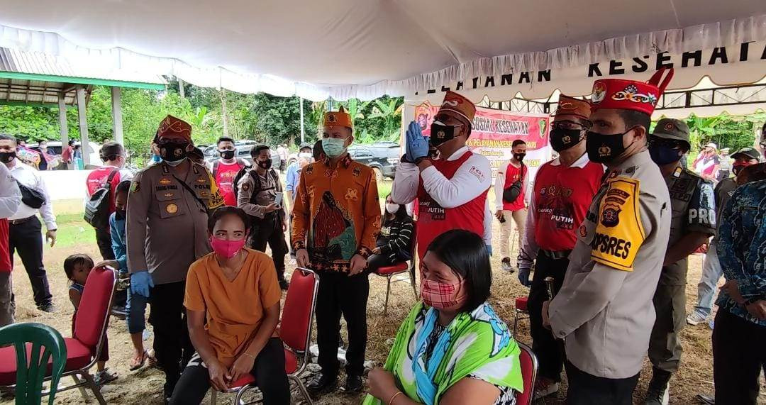 polda kalteng gelar bakti sosial di desa tumbang pajangei 36518