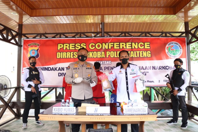 polda kalteng gelar press conference terkait pengungkapan narkoba di provinsi kalteng 15936