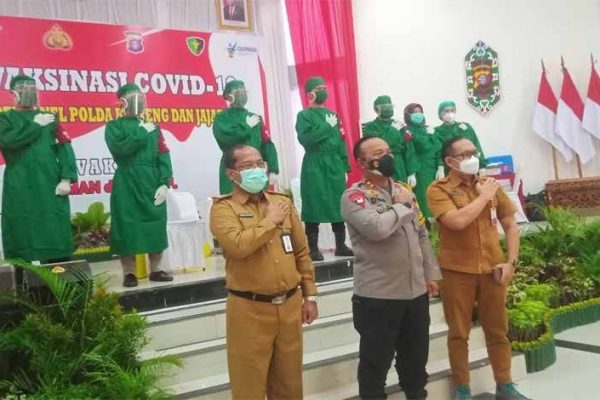 polda kalteng gelar suntik vaksinasi covid 19 tahap ii 9024