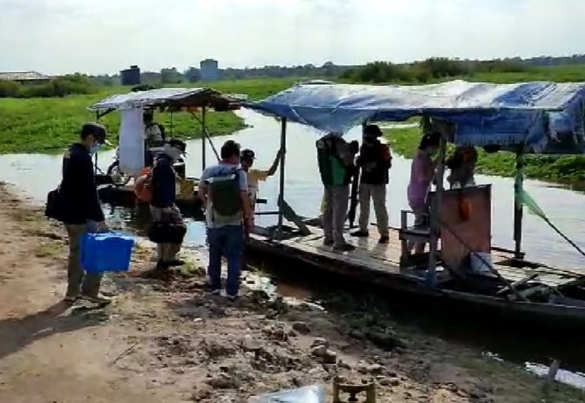 polda kalteng kembali lakukan invoasi vaksinasi dengan sistem door to door ke pelosok desa 13295