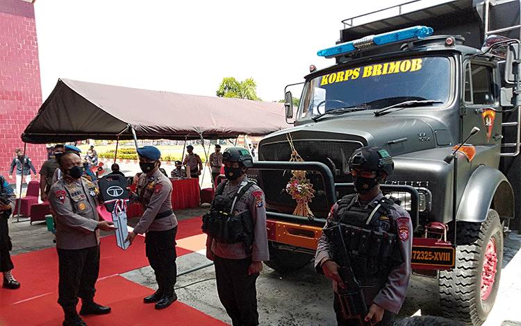 polda kalteng luncurkan mobil dapur lapangan 18153