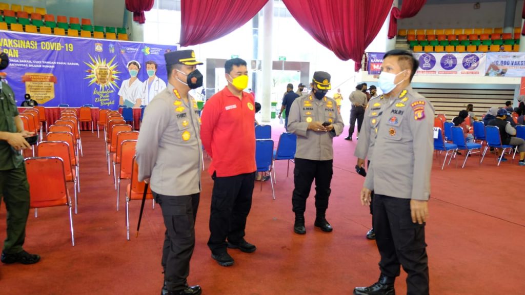 polda kaltim dan bin tinjau vaksinasi massal di pondok pesantren hidayatullah 27033