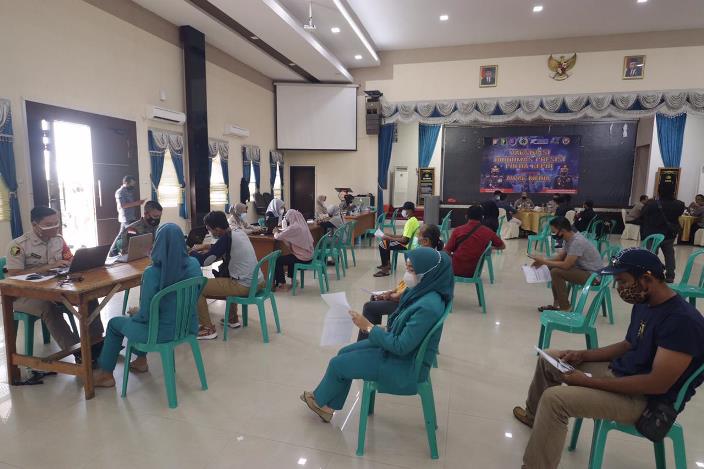 polda kepri gelar vaksinasi kedua bersama awak media 9614