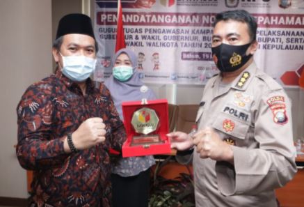 polda kepri ikuti kegiatan penandatanganan mou gugus tugas pengawasan kampanye pilkada 2020 36580