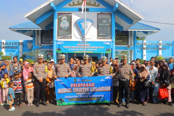 polda lampung lepas peserta mudik gratis 72215