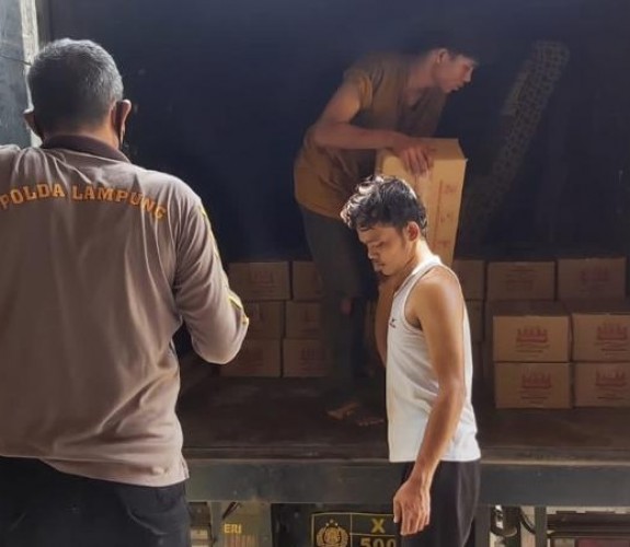 polda lampung salurkan ribuan liter minyak goreng ke seluruh polres di lampung 21235