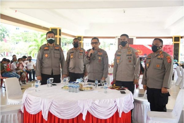 polda maluku gelar vaksinasi massal di lapangan merdeka 9949