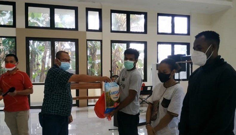 polda maluku salurkan bantuan untuk mahasiswa papua dan papua barat 37145