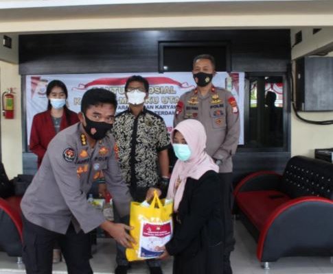 polda malut distribusikan paket sembako kepada masyarakat yang terkena dampak covid 19 37133