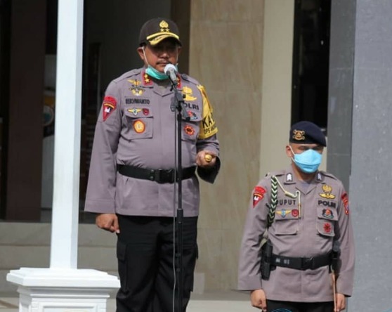 polda malut gelar apel gabungan bersama tni untuk dukung kebijakan new normal 11025