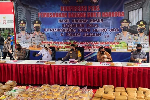 polda metro gelar konferensi pers pemusnahan barang bukti narkoba hasil pengungkapan selama 4 bulan 30419