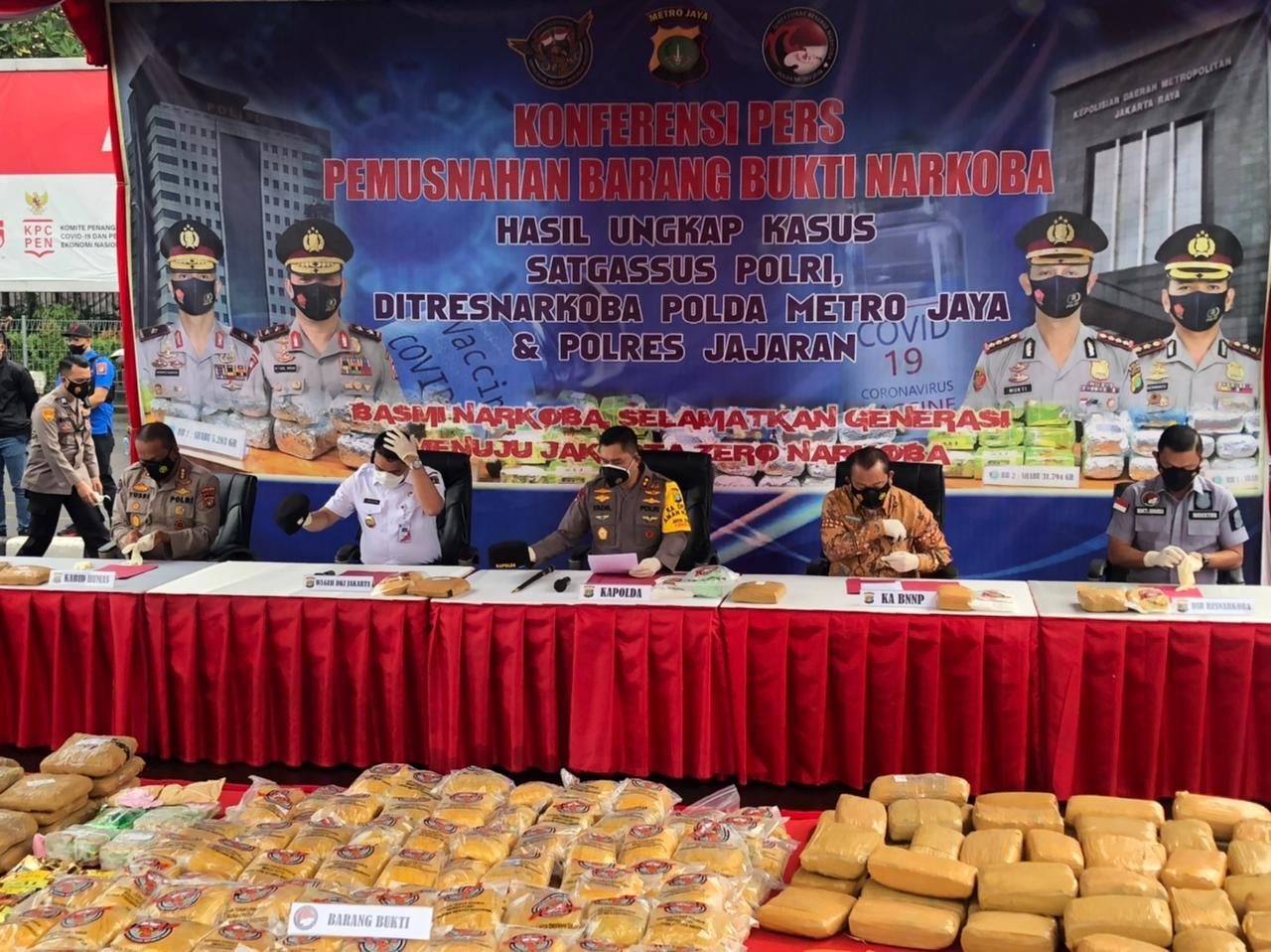polda metro gelar konferensi pers pemusnahan barang bukti narkoba hasil pengungkapan selama 4 bulan 30419