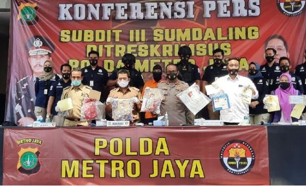 polda metro jaya berhasil amankan dokter gigi gadungan di klinik antoni dental care bekasi 15674