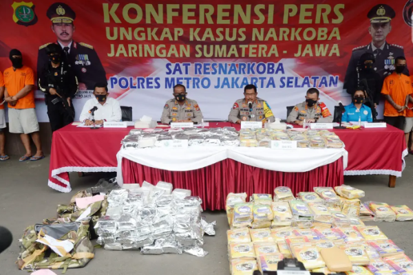 polda metro jaya berhasil ungkap penyelundupan 131 kg sabu dan 160 kg ganja 34852