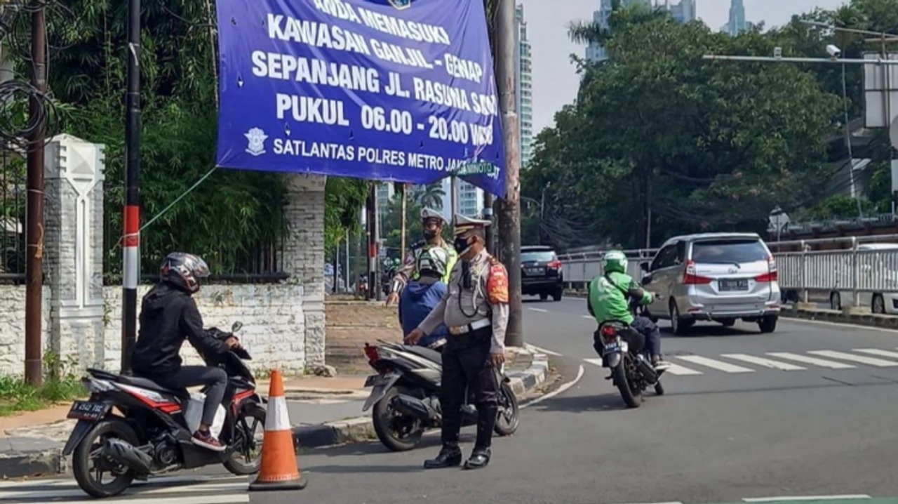 polda metro jaya berlakukan tilang langsung bagi pelanggar ganjil genap 27121
